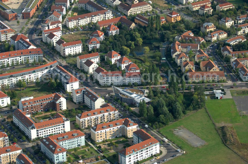 Aerial image Berlin - Blick auf Mehrfamilienhäuser zwischen Schönerlinder Weg, der Autobahn A10 / E65, Karestraße und der Bucher Chaussee in Berlin-Karow-Nord.