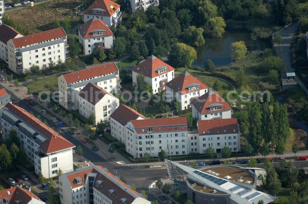 Aerial photograph Berlin - Blick auf Mehrfamilienhäuser zwischen Schönerlinder Weg, der Autobahn A10 / E65, Karestraße und der Bucher Chaussee in Berlin-Karow-Nord.