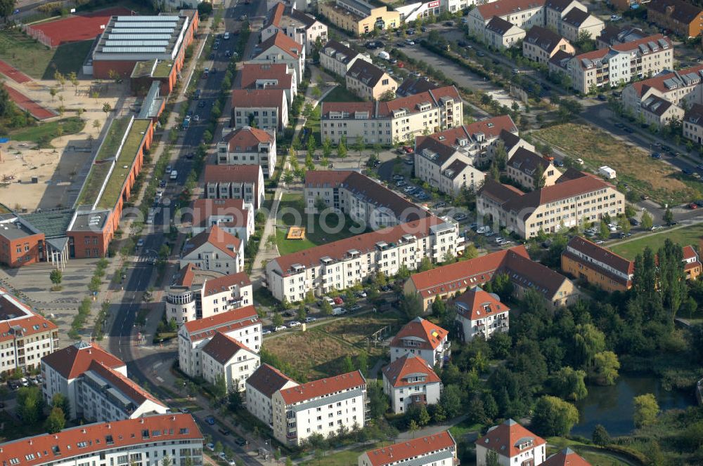 Berlin from above - Blick auf Mehrfamilienhäuser zwischen Schönerlinder Weg, der Autobahn A10 / E65, Karestraße und der Bucher Chaussee in Berlin-Karow-Nord.