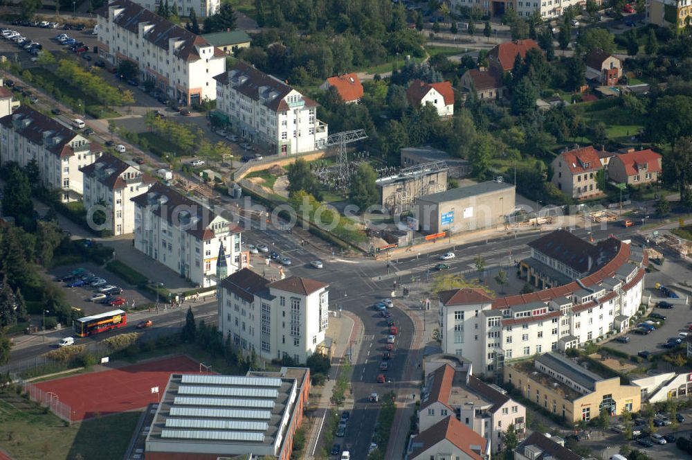 Berlin from the bird's eye view: Blick auf Mehrfamilienhäuser zwischen Schönerlinder Weg, der Autobahn A10 / E65, Karestraße und der Bucher Chaussee in Berlin-Karow-Nord.