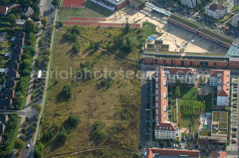 Aerial image Berlin - Blick auf Mehrfamilienhäuser zwischen Schönerlinder Weg, der Autobahn A10 / E65, Karestraße und der Bucher Chaussee in Berlin-Karow-Nord.