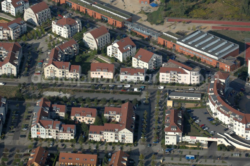 Berlin from above - Blick auf Mehrfamilienhäuser zwischen Schönerlinder Weg, der Autobahn A10 / E65, Karestraße und der Bucher Chaussee in Berlin-Karow-Nord.