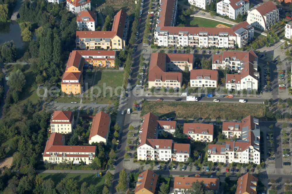 Aerial image Berlin - Blick auf Mehrfamilienhäuser zwischen Schönerlinder Weg, der Autobahn A10 / E65, Karestraße und der Bucher Chaussee in Berlin-Karow-Nord.