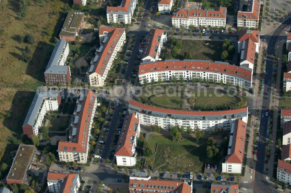 Aerial image Berlin - Blick auf Mehrfamilienhäuser zwischen Schönerlinder Weg, der Autobahn A10 / E65, Karestraße und der Bucher Chaussee in Berlin-Karow-Nord.