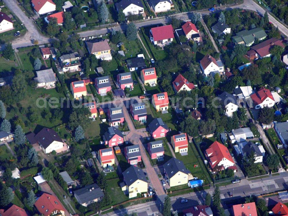 Berlin-Kaulsdorf from above - 05.10.2005 Berlin-Kaulsdorf Wohnsiedlung-Neubau der PREMIER-Deutschland GmbH, an der Heerstraße 19 Kaulsdorfer Garten in Berlin Kaulsdorf