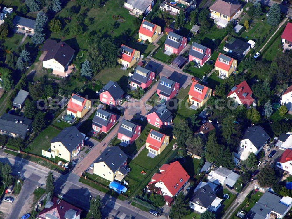 Berlin-Kaulsdorf from above - 05.10.2005 Berlin-Kaulsdorf Wohnsiedlung-Neubau der PREMIER-Deutschland GmbH, an der Heerstraße 19 Kaulsdorfer Garten in Berlin Kaulsdorf