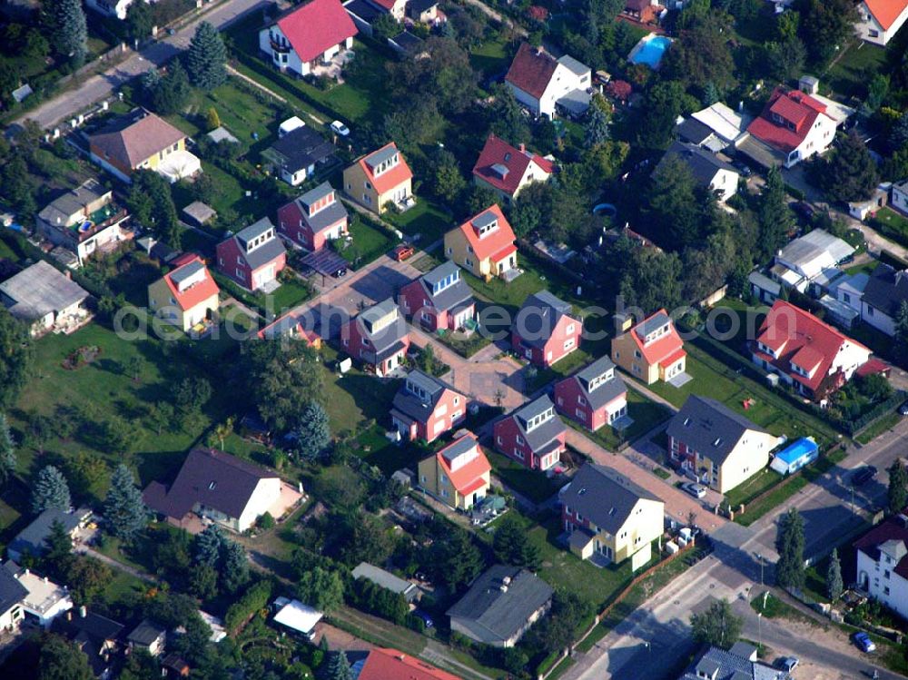 Berlin-Kaulsdorf from above - 05.10.2005 Berlin-Kaulsdorf Wohnsiedlung-Neubau der PREMIER-Deutschland GmbH, an der Heerstraße 19 Kaulsdorfer Garten in Berlin Kaulsdorf