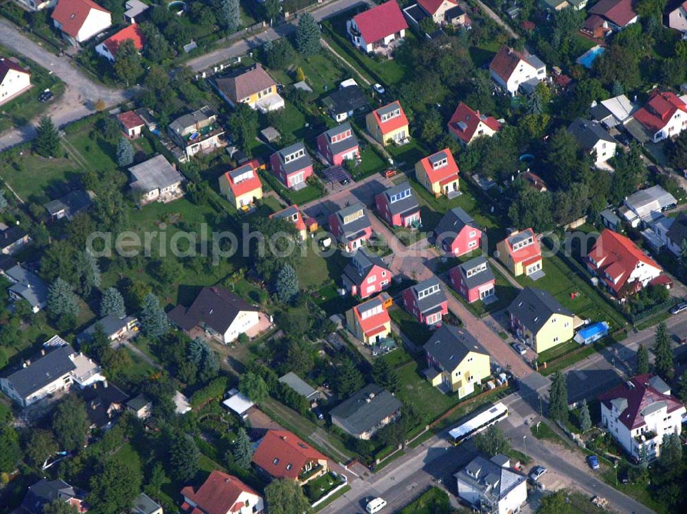 Aerial image Berlin-Kaulsdorf - 05.10.2005 Berlin-Kaulsdorf Wohnsiedlung-Neubau der PREMIER-Deutschland GmbH, an der Heerstraße 19 Kaulsdorfer Garten in Berlin Kaulsdorf