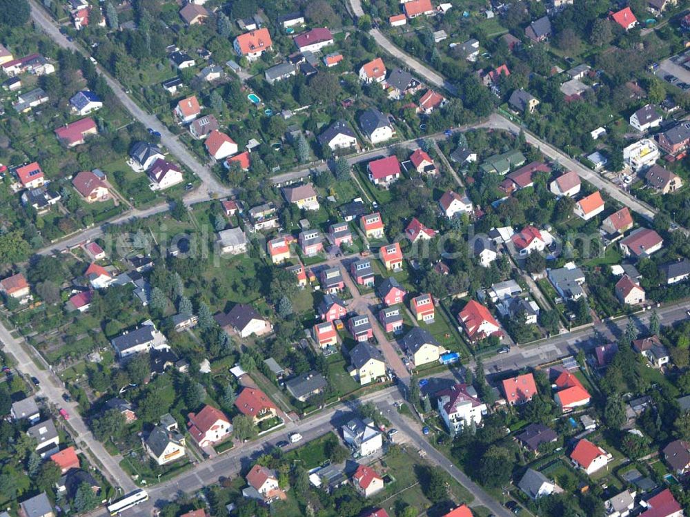 Aerial photograph Berlin-Kaulsdorf - 05.10.2005 Berlin-Kaulsdorf Wohnsiedlung-Neubau der PREMIER-Deutschland GmbH, an der Heerstraße 19 Kaulsdorfer Garten in Berlin Kaulsdorf