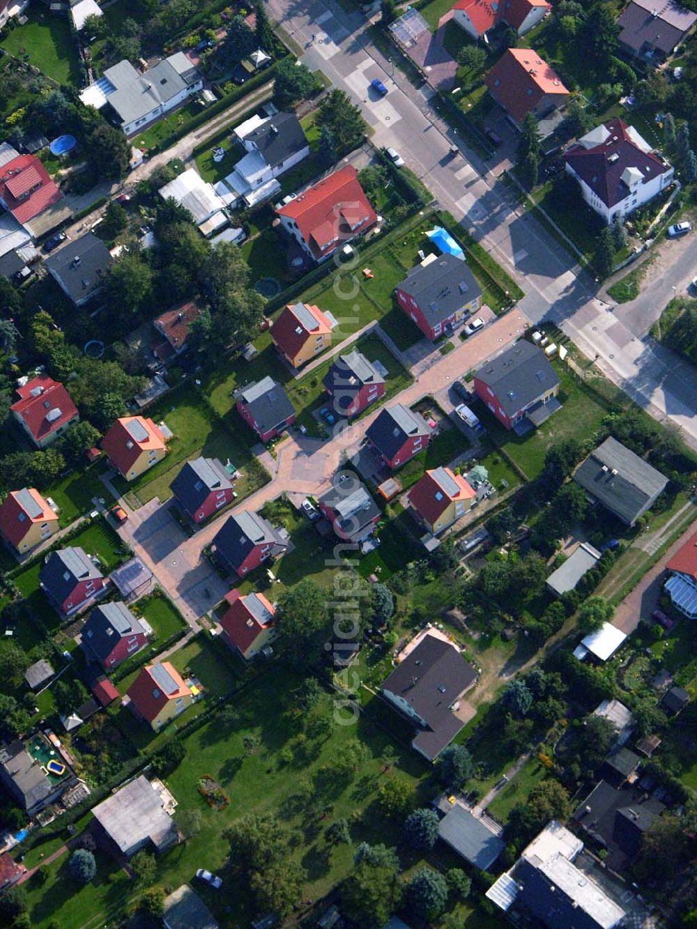 Aerial photograph Berlin-Kaulsdorf - 05.10.2005 Berlin-Kaulsdorf Wohnsiedlung-Neubau der PREMIER-Deutschland GmbH, an der Heerstraße 19 Kaulsdorfer Garten in Berlin Kaulsdorf