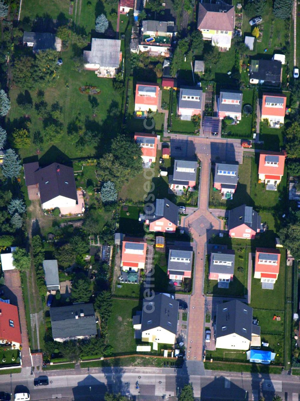 Aerial photograph Berlin-Kaulsdorf - 05.10.2005 Berlin-Kaulsdorf Wohnsiedlung-Neubau der PREMIER-Deutschland GmbH, an der Heerstraße 19 Kaulsdorfer Garten in Berlin Kaulsdorf