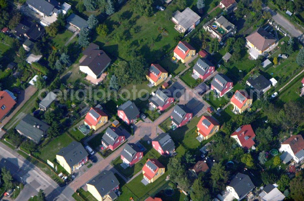 Berlin-Kaulsdorf from above - 05.10.2005 Berlin-Kaulsdorf Wohnsiedlung-Neubau der PREMIER-Deutschland GmbH, an der Heerstraße 19 Kaulsdorfer Garten in Berlin Kaulsdorf