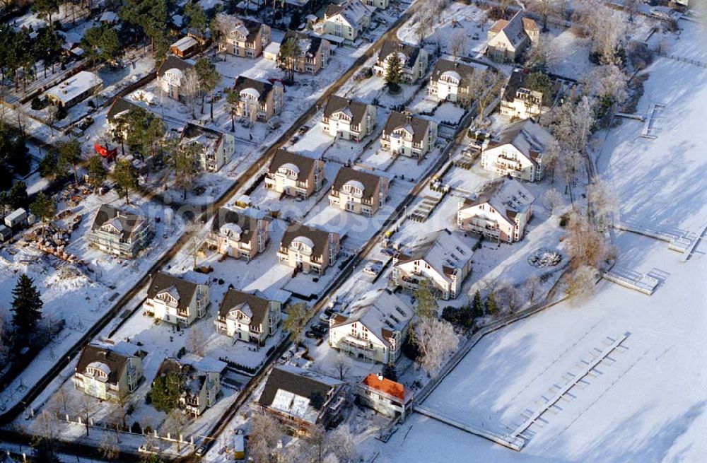 Aerial image Zeuthen / Brandenburg - Wohnsiedlung der EDR GmbH auf dem Gelände des ehem. DDR-Diplomatenclubs am Zeuthener See.