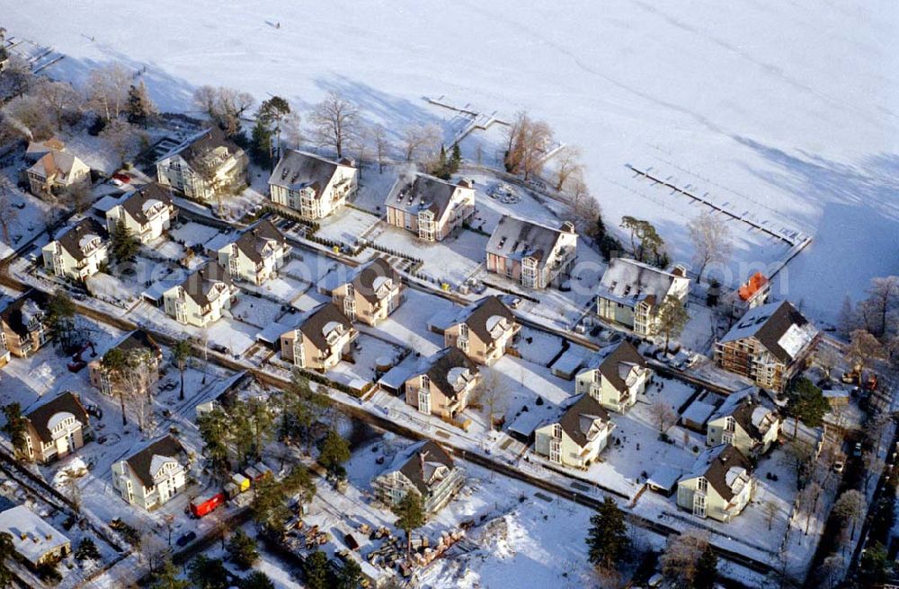 Aerial image Zeuthen / Brandenburg - Wohnsiedlung der EDR GmbH auf dem Gelände des ehem. DDR-Diplomatenclubs am Zeuthener See.