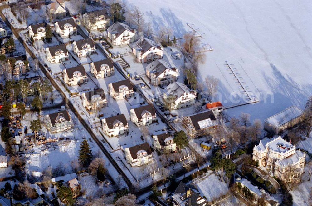 Aerial image Zeuthen / Brandenburg - Wohnsiedlung der EDR GmbH auf dem Gelände des ehem. DDR-Diplomatenclubs am Zeuthener See.