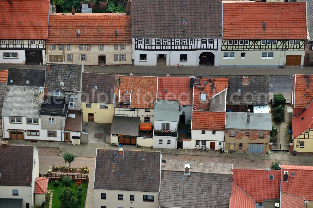 Aerial photograph Kelbra - Housing estate of half-timbered houses in the inner city of Kelbra in Saxony-Anhalt. Kelba is situated in the Kyffhäuser mountains and is a popular place of departure for trips to the resin