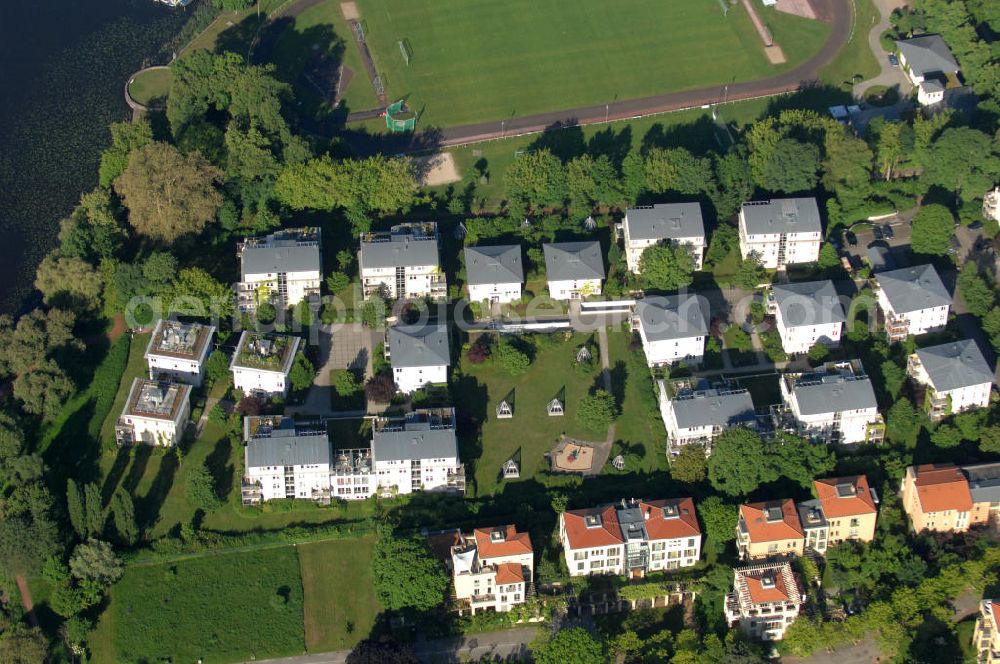 Potsdam - Babelsberg from the bird's eye view: Blick auf die Wohnsiedlung Glienicker Horn der Berliner Vorstadt, am Ufer der Babelsberger Enge. View of the housing estate Glienicker Horn of the Berlin suburb, on the banks of the Babelsber strait.