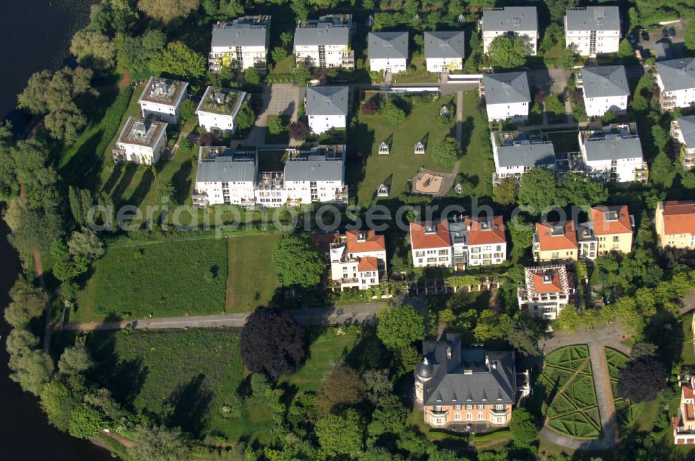 Aerial image Potsdam - Babelsberg - Blick auf die Wohnsiedlung Glienicker Horn der Berliner Vorstadt, am Ufer der Babelsberger Enge. View of the housing estate Glienicker Horn of the Berlin suburb, on the banks of the Babelsber strait.