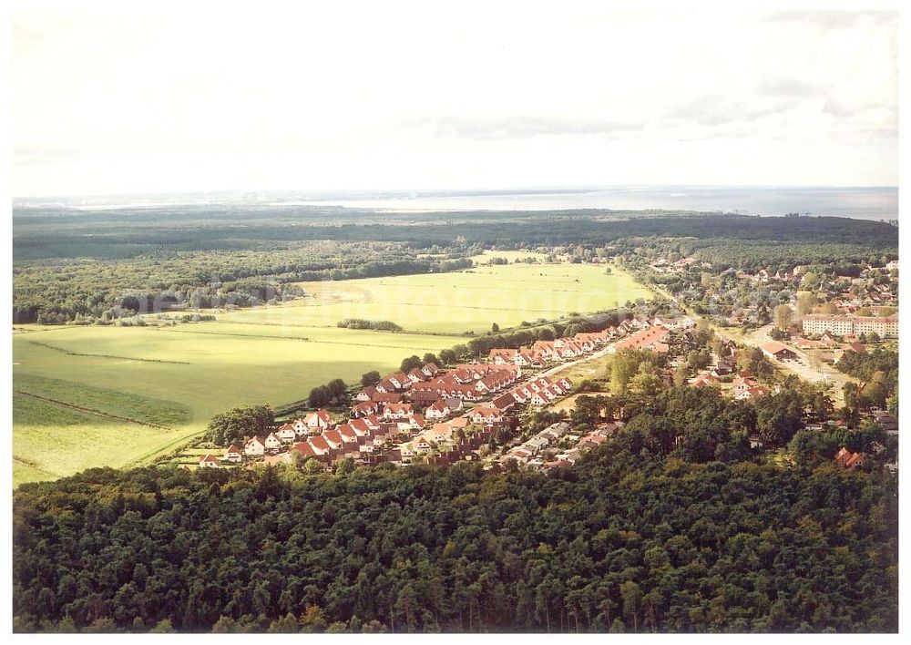 Graal-Müritz / Mecklenburg Vorpommern from the bird's eye view: Wohnsiedlung der HAWO KG in Graal - Müritz Mecklenburg Vorpommern / 27.09.02