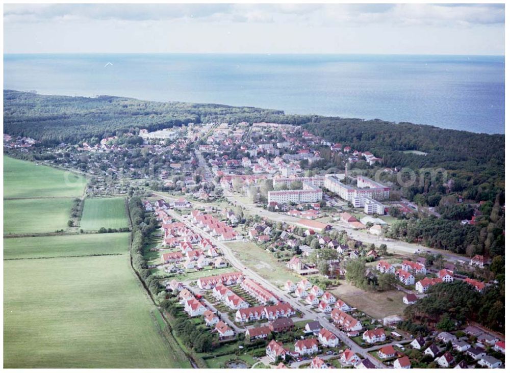 Graal-Müritz / Mecklenburg Vorpommern from the bird's eye view: Wohnsiedlung der HAWO KG in Graal - Müritz Mecklenburg Vorpommern / 27.09.02