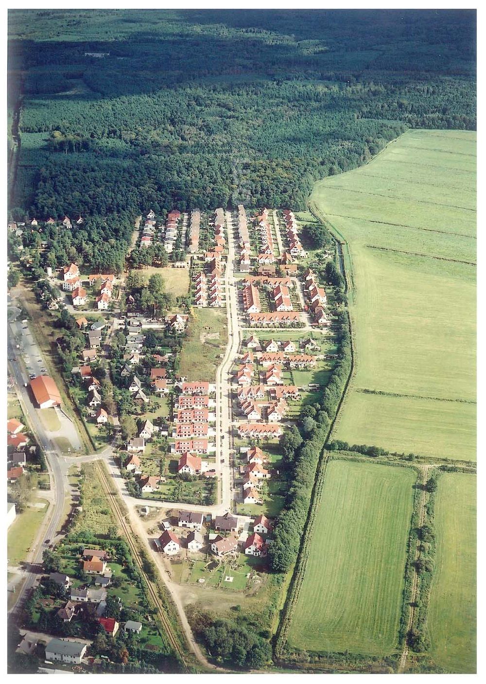 Aerial image Graal-Müritz / Mecklenburg Vorpommern - Wohnsiedlung der HAWO KG in Graal - Müritz Mecklenburg Vorpommern / 27.09.02