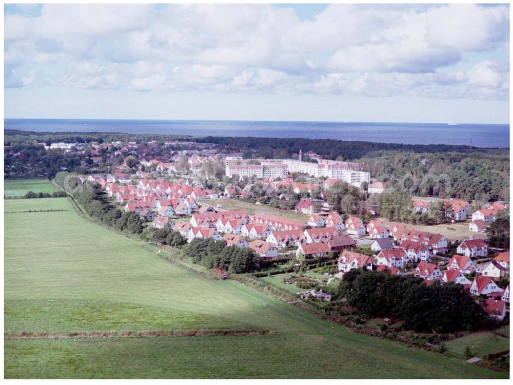 Graal-Müritz / Mecklenburg Vorpommern from the bird's eye view: Wohnsiedlung der HAWO KG in Graal - Müritz Mecklenburg Vorpommern / 27.09.02