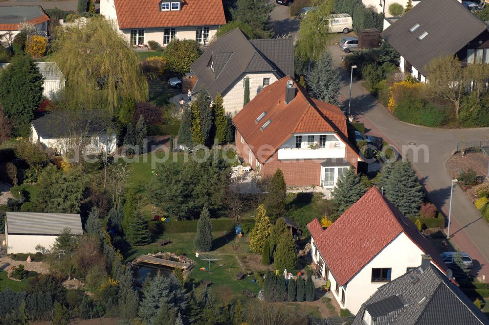 Aerial photograph Jersleben - Blick auf Wohnhäuser / Einfamilienhäuser in Jersleben, Am Ringelhoch.