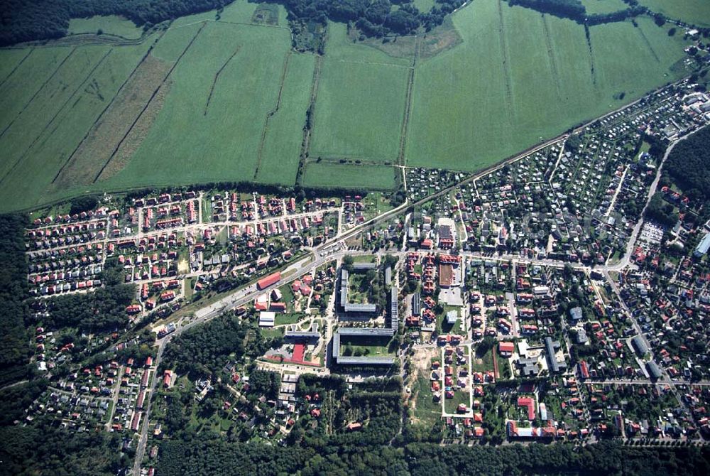 Graal-Müritz from the bird's eye view: Wohnsiedlung Koppenheide und das Bauland Eselswiese (neben Plattenbaukomplex) der HAWO KG in Graal-Müritz. Kontakt: HAWO GmbH Planen u. Bauen & Co. Bauträger KG, Löwenzahnweg 3, 18181 Graal-Müritz, Phone: 038206-706 0, Fax: 038206-706 66, E-Mail: info@hawo-immobilien.com,