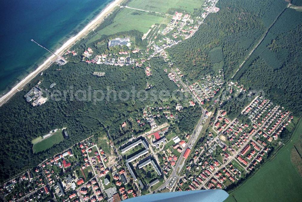 Aerial image Graal-Müritz - Wohnsiedlung Koppenheide und das Bauland Eselswiese (neben Plattenbaukomplex) der HAWO KG in Graal-Müritz. Kontakt: HAWO GmbH Planen u. Bauen & Co. Bauträger KG, Löwenzahnweg 3, 18181 Graal-Müritz, Phone: 038206-706 0, Fax: 038206-706 66, E-Mail: info@hawo-immobilien.com,