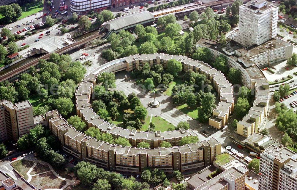 Aerial image Berlin - Kreuzberg - Wohnsiedlung Mehringplatz in Berlin-Kreuzberg.