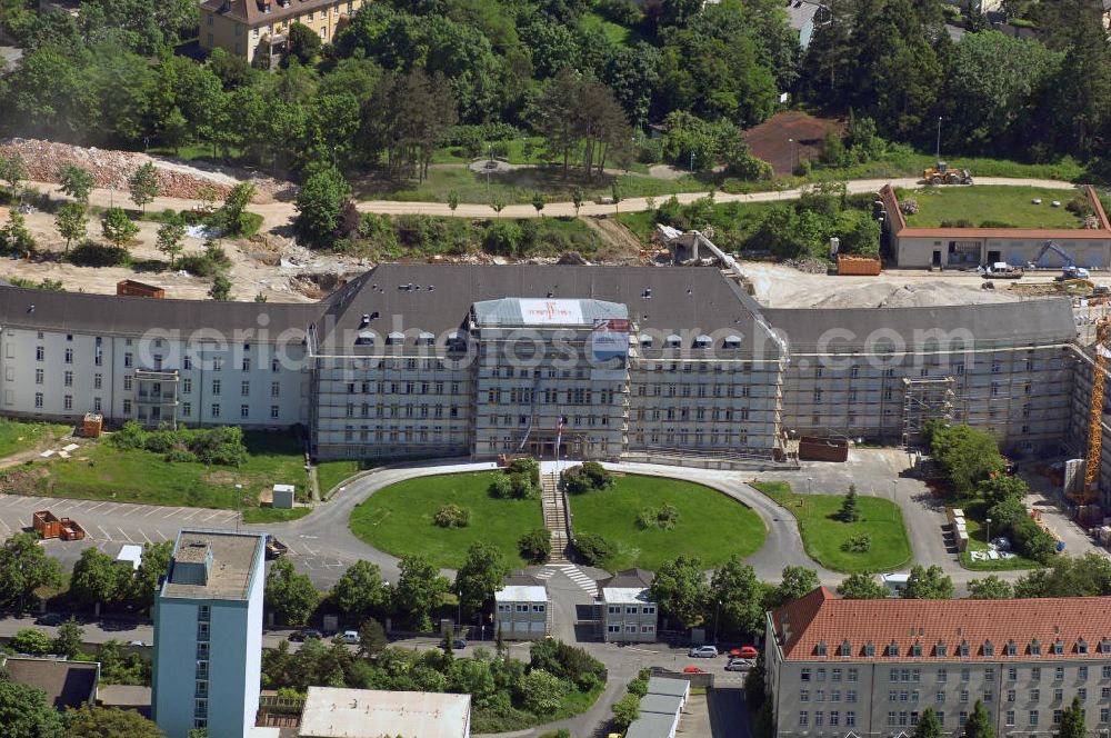 Aerial photograph Würzburg - Das ehemalige US-Hospital am Mönchberg. Das denkmalgeschützte Gebäude ist Teil der neuen Wohnsiedlung Mönchberg Park. Bauherr ist die Maiberg Wohnbau GmbH. The former U.S. hospital at the Monchsberg. The listed building is part of the new housing development Mönchsberg Park.