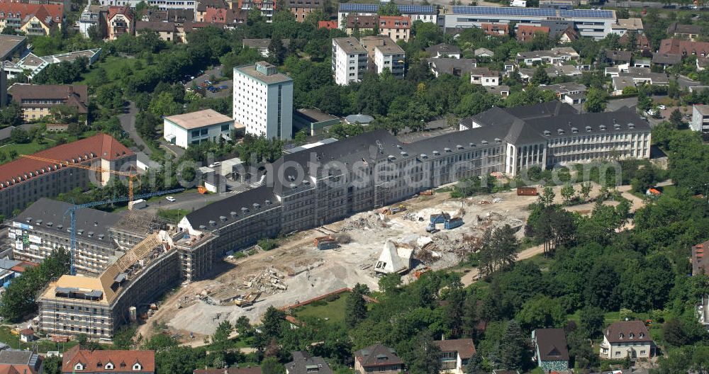 Würzburg from above - Das ehemalige US-Hospital am Mönchberg. Das denkmalgeschützte Gebäude ist Teil der neuen Wohnsiedlung Mönchberg Park. Bauherr ist die Maiberg Wohnbau GmbH. The former U.S. hospital at the Monchsberg. The listed building is part of the new housing development Mönchsberg Park.