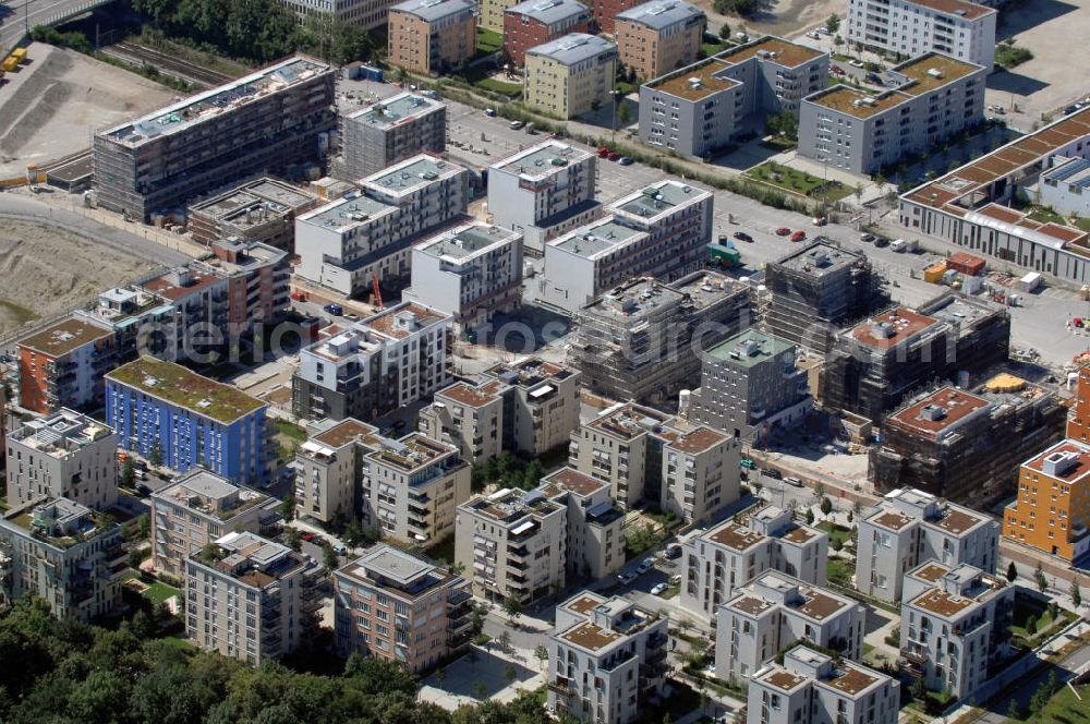 München from above - Entstehung vom neuen Münchner Stadtquartier Theresienhöhe. Auf dem 47,1 ha großen ehemaligen Messegelände am Rand der Innenstadt sollen in einer Mischung aus Kern- und Wohngebiet ca. 4000 bis 5000 Arbeitsplätze, 1400 Wohnungen, Schule, Kita, Grünflächen u.a. entstehen. Informationen zum Gesamtprojekt Realisierungswettbewerbe: Susanne Bäumler, Tel.: 089/23322083, Fax: 089/23326410, susanne.baeumler@muenchen.de,