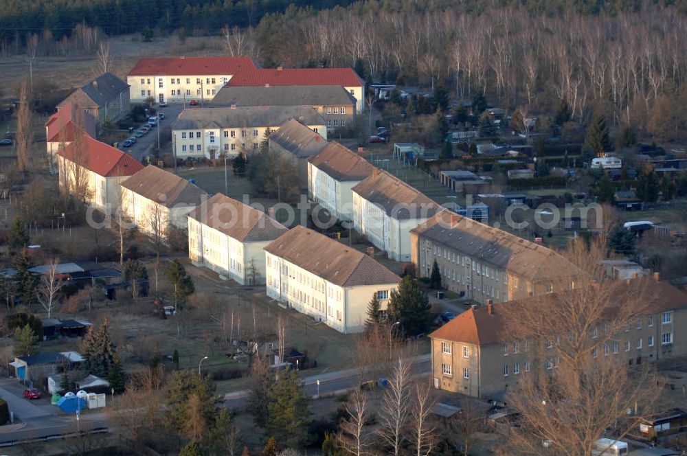 Aerial image Muldenstein - Wohnsiedlung an der Glück-Auf-Straße 1-29, ein Kulturdenkmal der Gemeinde Muldestausee in Sachsen-Anhalt. Housing complex at the street Glueck-Auf-Strasse 1-29, a cultural monument of the community Muldestausee in Saxony-Anhalt.