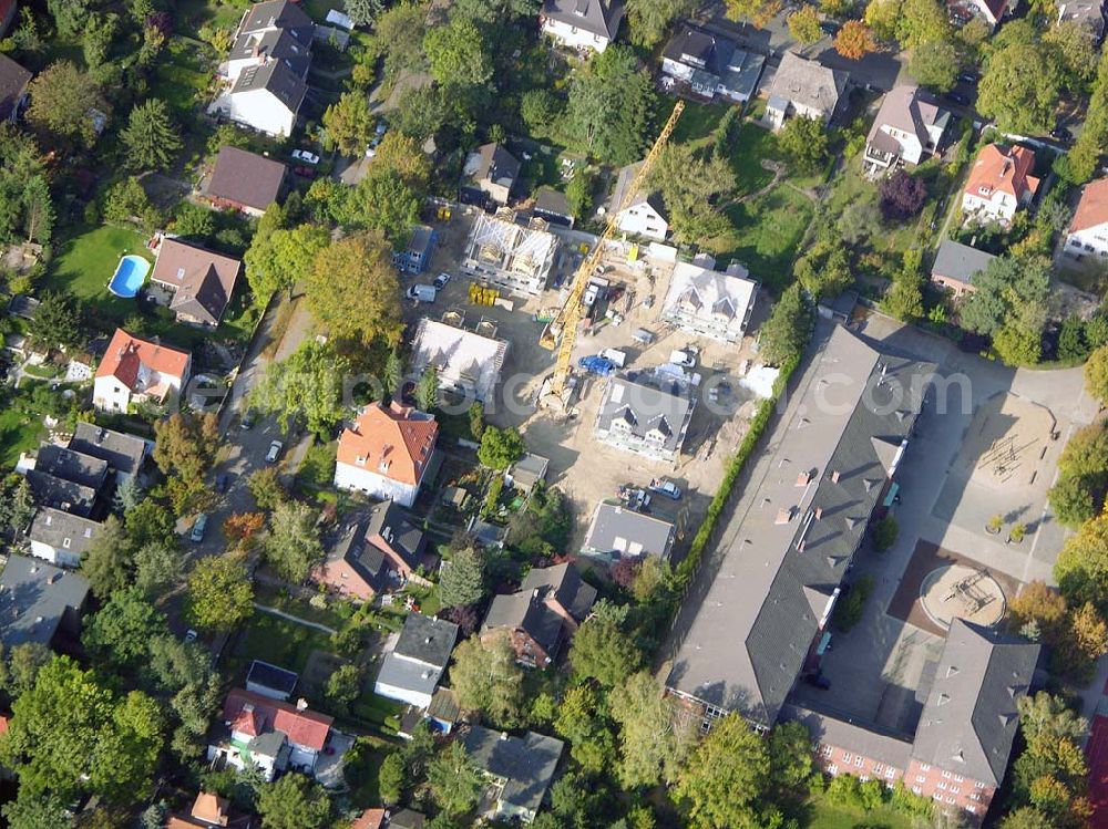 Berlin-Wittenau from above - 13.10.2004 Berlin-Wittenau, Wohnsiedlung-Neubau der PREMIER-Deutschland GmbH, an der Bondickstraße / Nimrodstraße in Berlin Wittenau / Reinickendorf