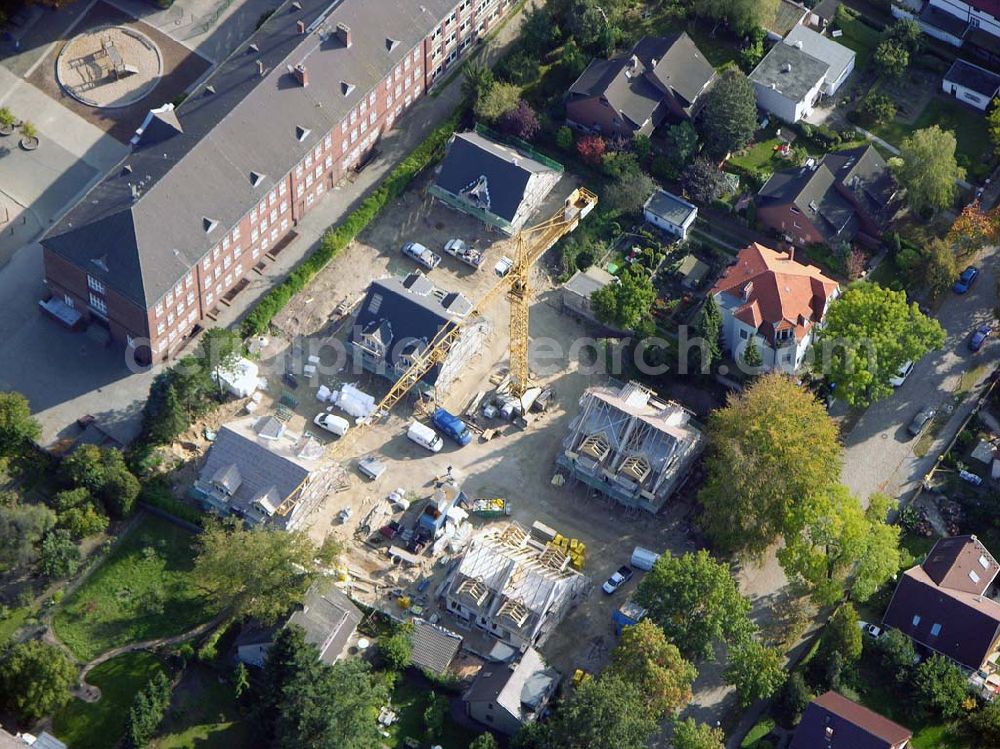 Berlin-Wittenau from the bird's eye view: 13.10.2004 Berlin-Wittenau, Wohnsiedlung-Neubau der PREMIER-Deutschland GmbH, an der Bondickstraße / Nimrodstraße in Berlin Wittenau / Reinickendorf