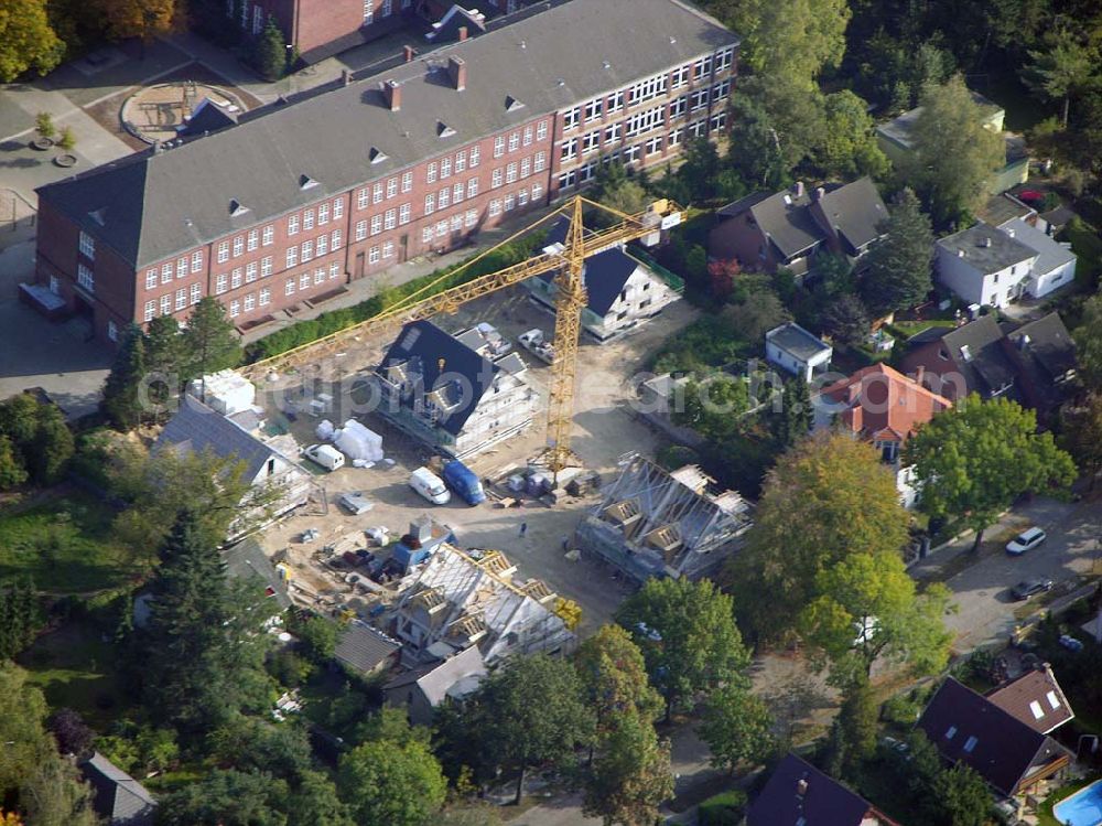 Aerial photograph Berlin-Wittenau - 13.10.2004 Berlin-Wittenau, Wohnsiedlung-Neubau der PREMIER-Deutschland GmbH, an der Bondickstraße / Nimrodstraße in Berlin Wittenau / Reinickendorf