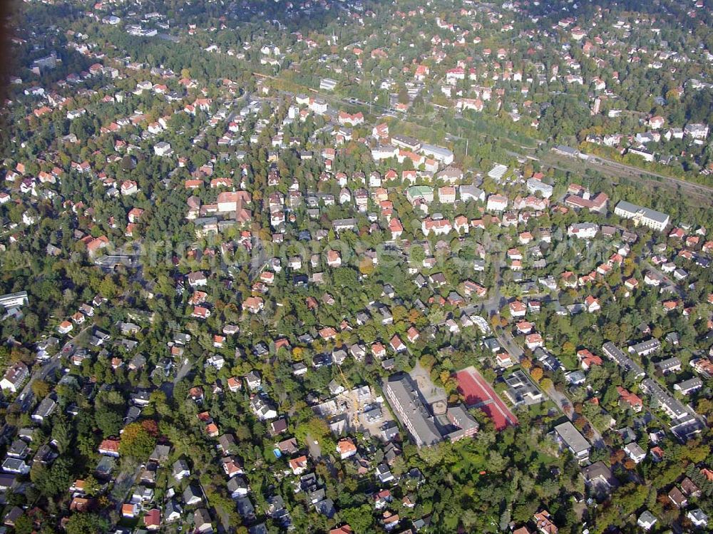 Berlin-Wittenau from above - 13.10.2004 Berlin-Wittenau, Wohnsiedlung-Neubau der PREMIER-Deutschland GmbH, an der Bondickstraße / Nimrodstraße in Berlin Wittenau / Reinickendorf