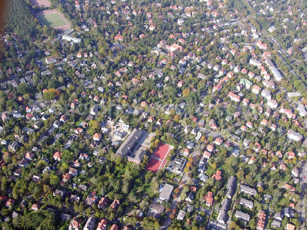 Aerial photograph Berlin-Wittenau - 13.10.2004 Berlin-Wittenau, Wohnsiedlung-Neubau der PREMIER-Deutschland GmbH, an der Bondickstraße / Nimrodstraße in Berlin Wittenau / Reinickendorf