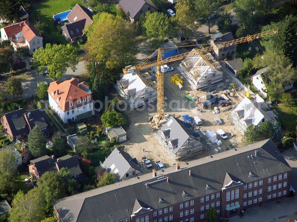 Berlin-Wittenau from above - 13.10.2004 Berlin-Wittenau, Wohnsiedlung-Neubau der PREMIER-Deutschland GmbH, an der Bondickstraße / Nimrodstraße in Berlin Wittenau / Reinickendorf