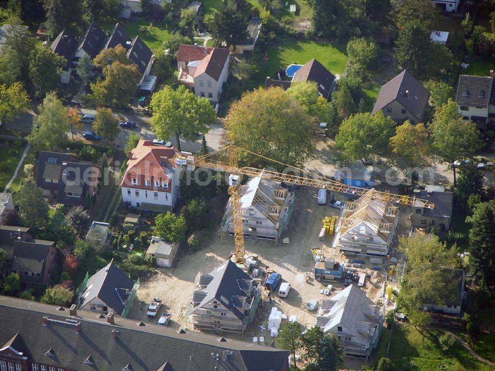 Berlin-Wittenau from the bird's eye view: 13.10.2004 Berlin-Wittenau, Wohnsiedlung-Neubau der PREMIER-Deutschland GmbH, an der Bondickstraße / Nimrodstraße in Berlin Wittenau / Reinickendorf