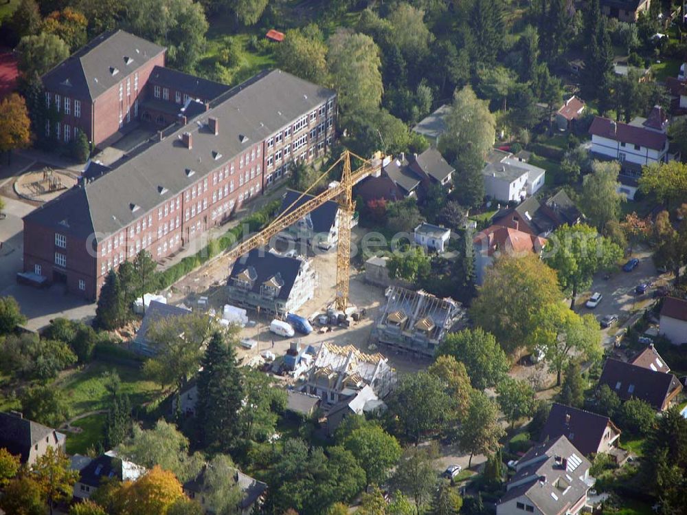 Aerial image Berlin-Wittenau - 13.10.2004 Berlin-Wittenau, Wohnsiedlung-Neubau der PREMIER-Deutschland GmbH, an der Bondickstraße / Nimrodstraße in Berlin Wittenau / Reinickendorf