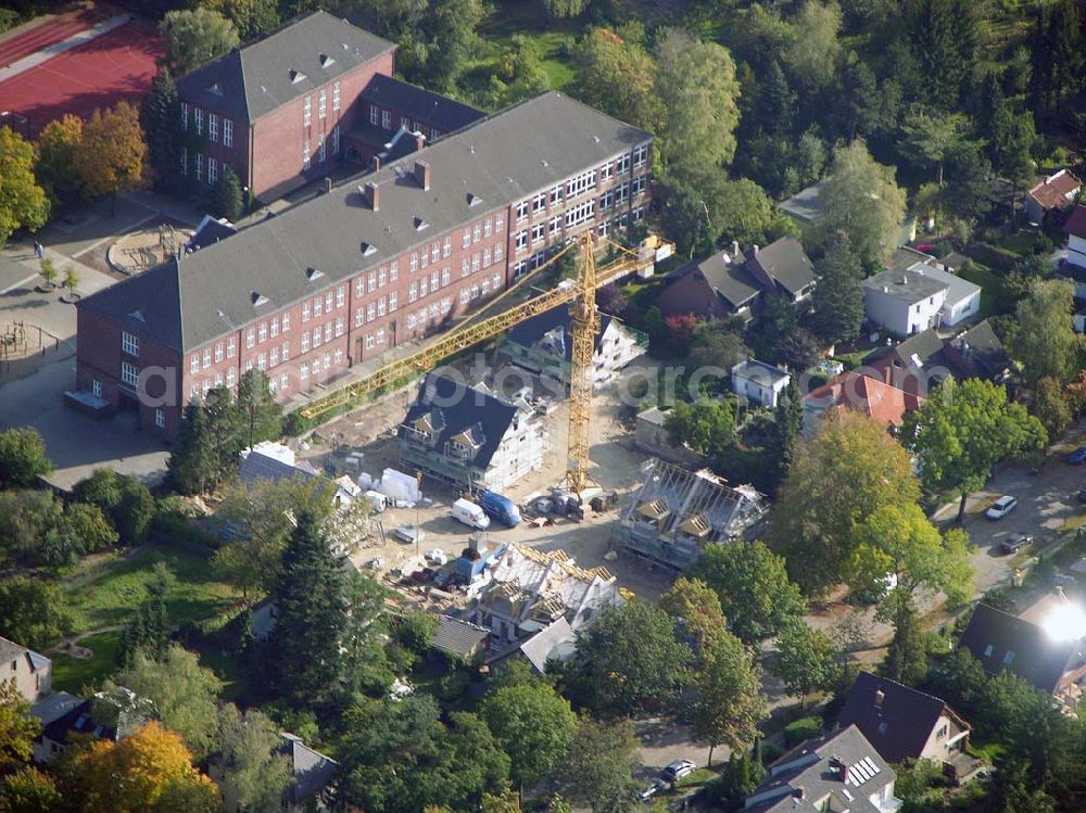 Aerial photograph Berlin-Wittenau - 13.10.2004 Berlin-Wittenau, Wohnsiedlung-Neubau der PREMIER-Deutschland GmbH, an der Bondickstraße / Nimrodstraße in Berlin Wittenau / Reinickendorf