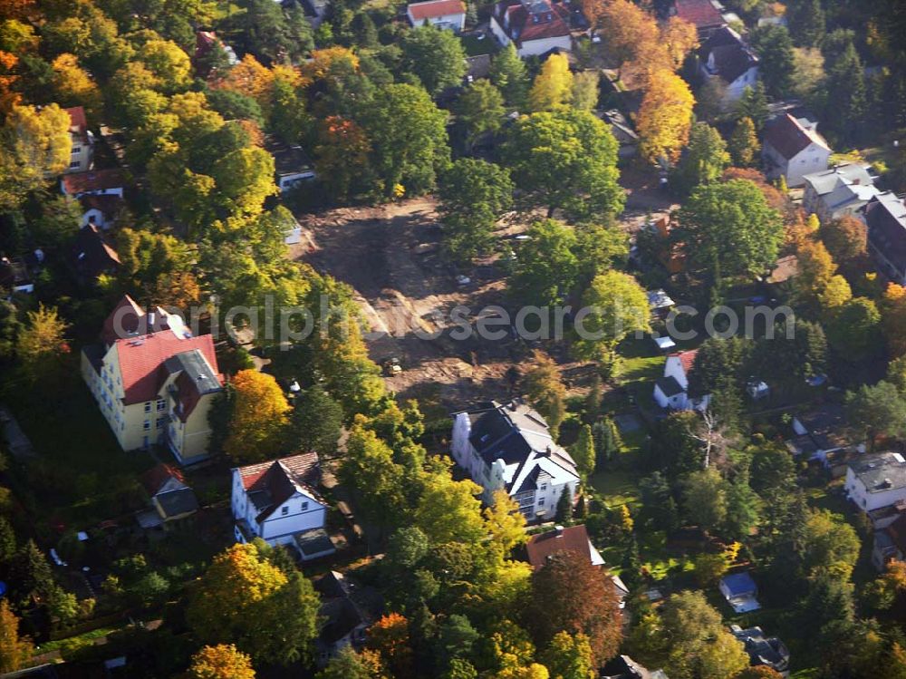 Berlin-Wittenau from the bird's eye view: 13.10.2004 Berlin-Wittenau, Wohnsiedlung-Neubau der PREMIER-Deutschland GmbH, an der Bondickstraße / Nimrodstraße in Berlin Wittenau / Reinickendorf