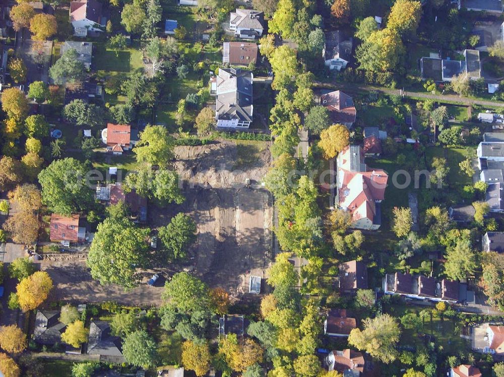 Berlin-Wittenau from above - 13.10.2004 Berlin-Wittenau, Wohnsiedlung-Neubau der PREMIER-Deutschland GmbH, an der Bondickstraße / Nimrodstraße in Berlin Wittenau / Reinickendorf