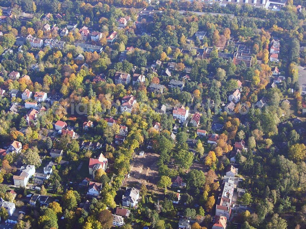 Berlin-Wittenau from the bird's eye view: 13.10.2004 Berlin-Wittenau, Wohnsiedlung-Neubau der PREMIER-Deutschland GmbH, an der Bondickstraße / Nimrodstraße in Berlin Wittenau / Reinickendorf