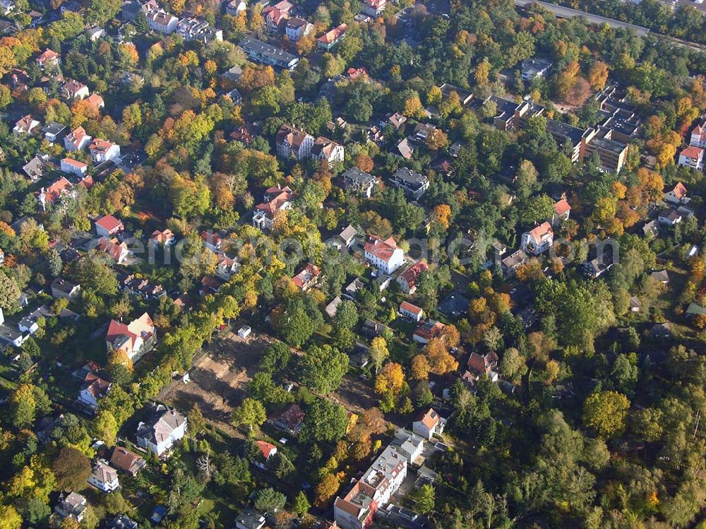 Aerial photograph Berlin-Wittenau - 13.10.2004 Berlin-Wittenau, Wohnsiedlung-Neubau der PREMIER-Deutschland GmbH, an der Bondickstraße / Nimrodstraße in Berlin Wittenau / Reinickendorf