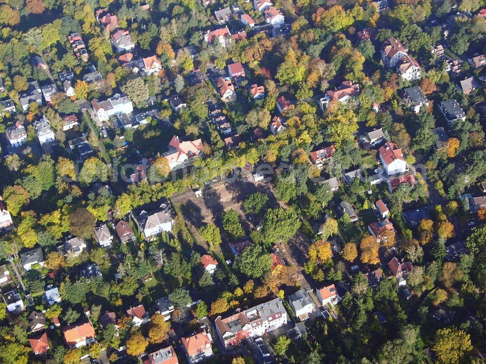 Berlin-Wittenau from the bird's eye view: 13.10.2004 Berlin-Wittenau, Wohnsiedlung-Neubau der PREMIER-Deutschland GmbH, an der Bondickstraße / Nimrodstraße in Berlin Wittenau / Reinickendorf