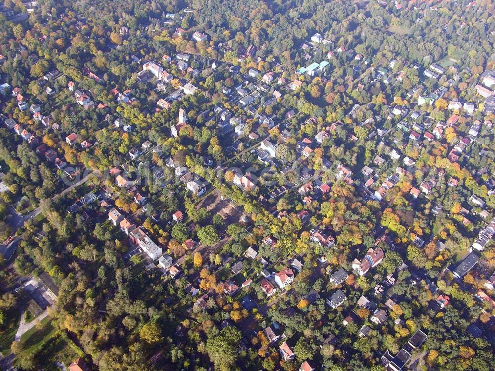 Aerial photograph Berlin-Wittenau - 13.10.2004 Berlin-Wittenau, Wohnsiedlung-Neubau der PREMIER-Deutschland GmbH, an der Bondickstraße / Nimrodstraße in Berlin Wittenau / Reinickendorf