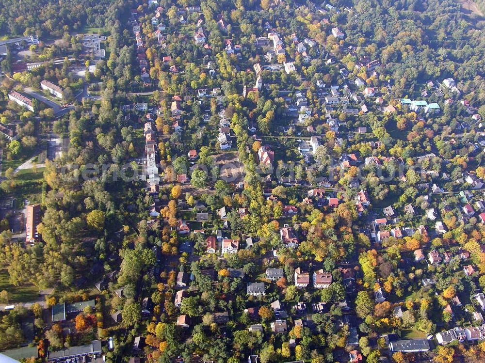 Berlin-Wittenau from above - 13.10.2004 Berlin-Wittenau, Wohnsiedlung-Neubau der PREMIER-Deutschland GmbH, an der Bondickstraße / Nimrodstraße in Berlin Wittenau / Reinickendorf